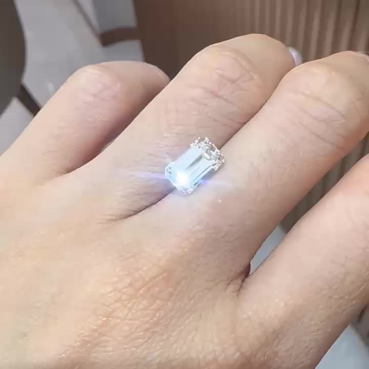 2.01ct Emerald E VVS1 Natural Diamond