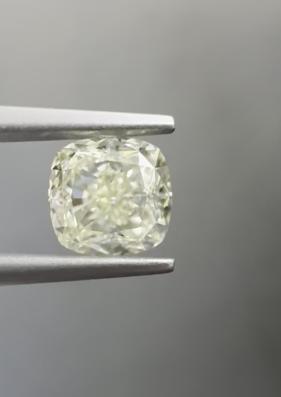 1.05ct Cushion L VVS2 Natural Diamond