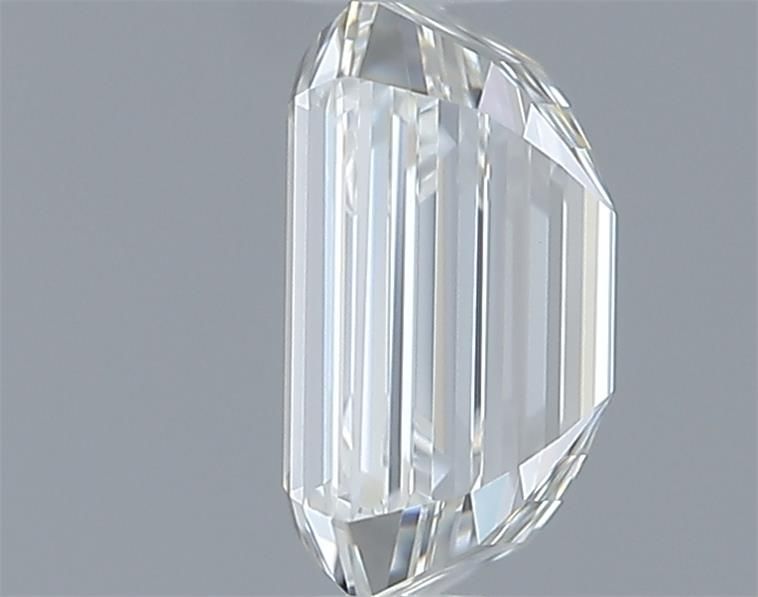 0.9ct Emerald J VVS2 Natural Diamond