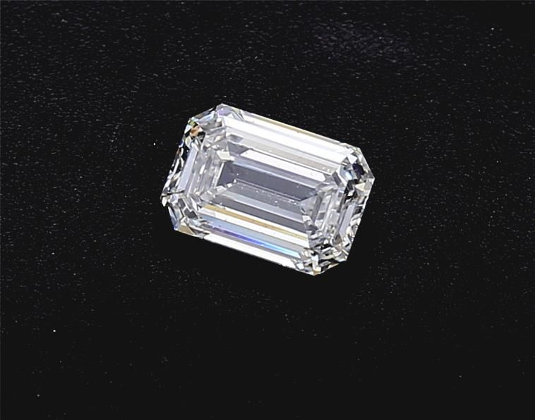 0.7ct Emerald E VS1 Natural Diamond