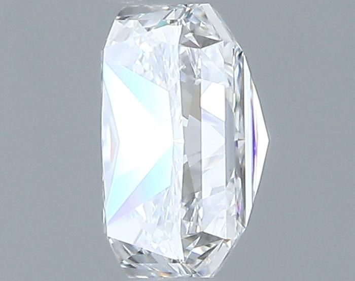 0.7ct Radiant E VS2 Natural Diamond