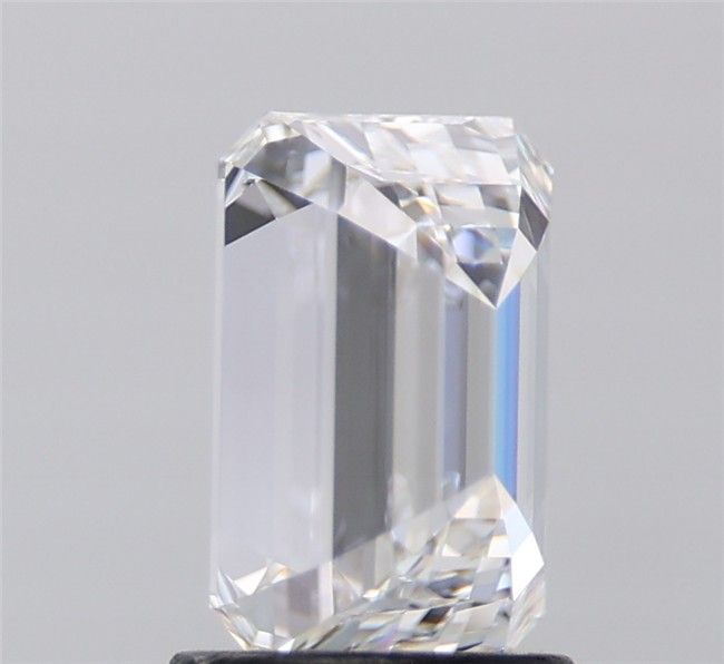 1.7ct Emerald E VVS2 Natural Diamond